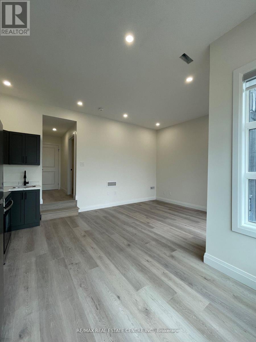 Lower - 63 Warren Trail, Welland, Ontario  L3B 0N8 - Photo 8 - X12501026