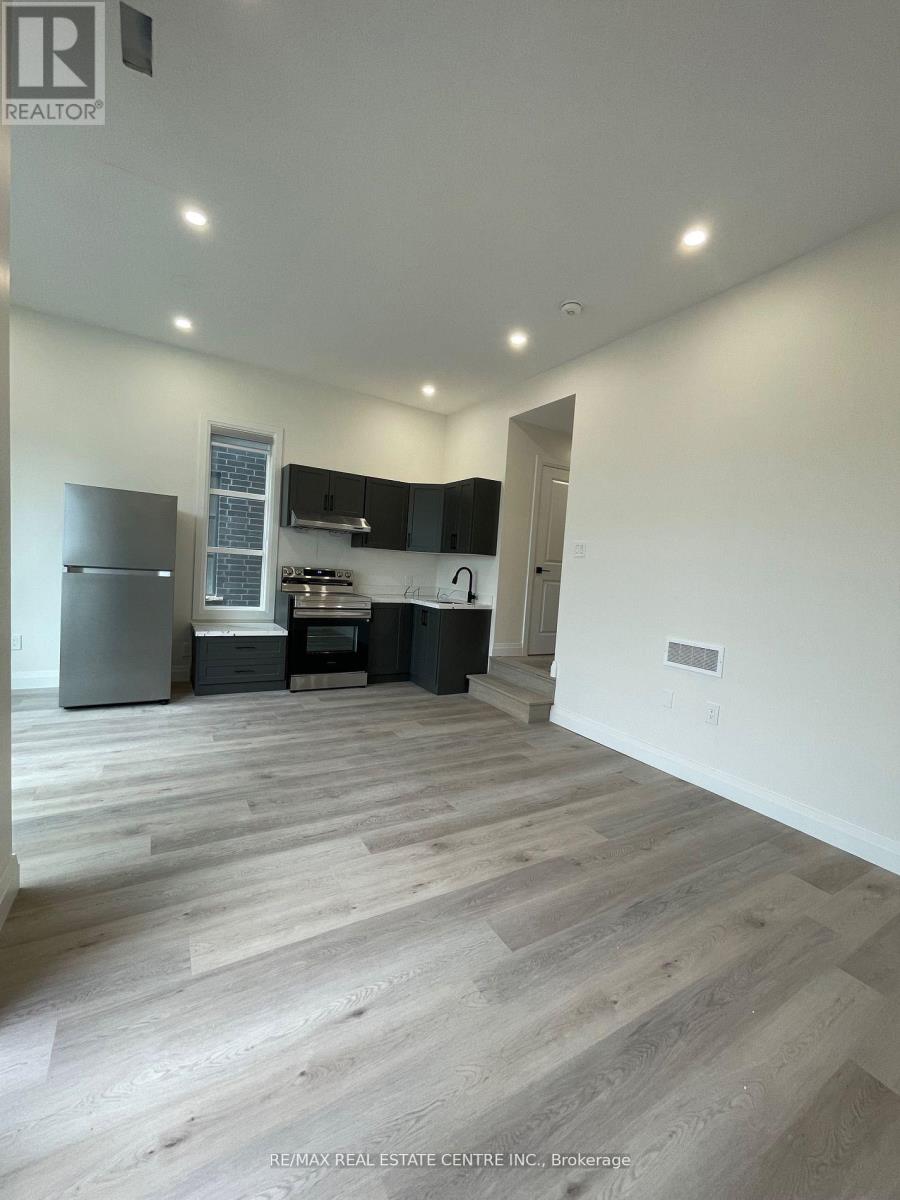 Lower - 63 Warren Trail, Welland, Ontario  L3B 0N8 - Photo 9 - X12501026