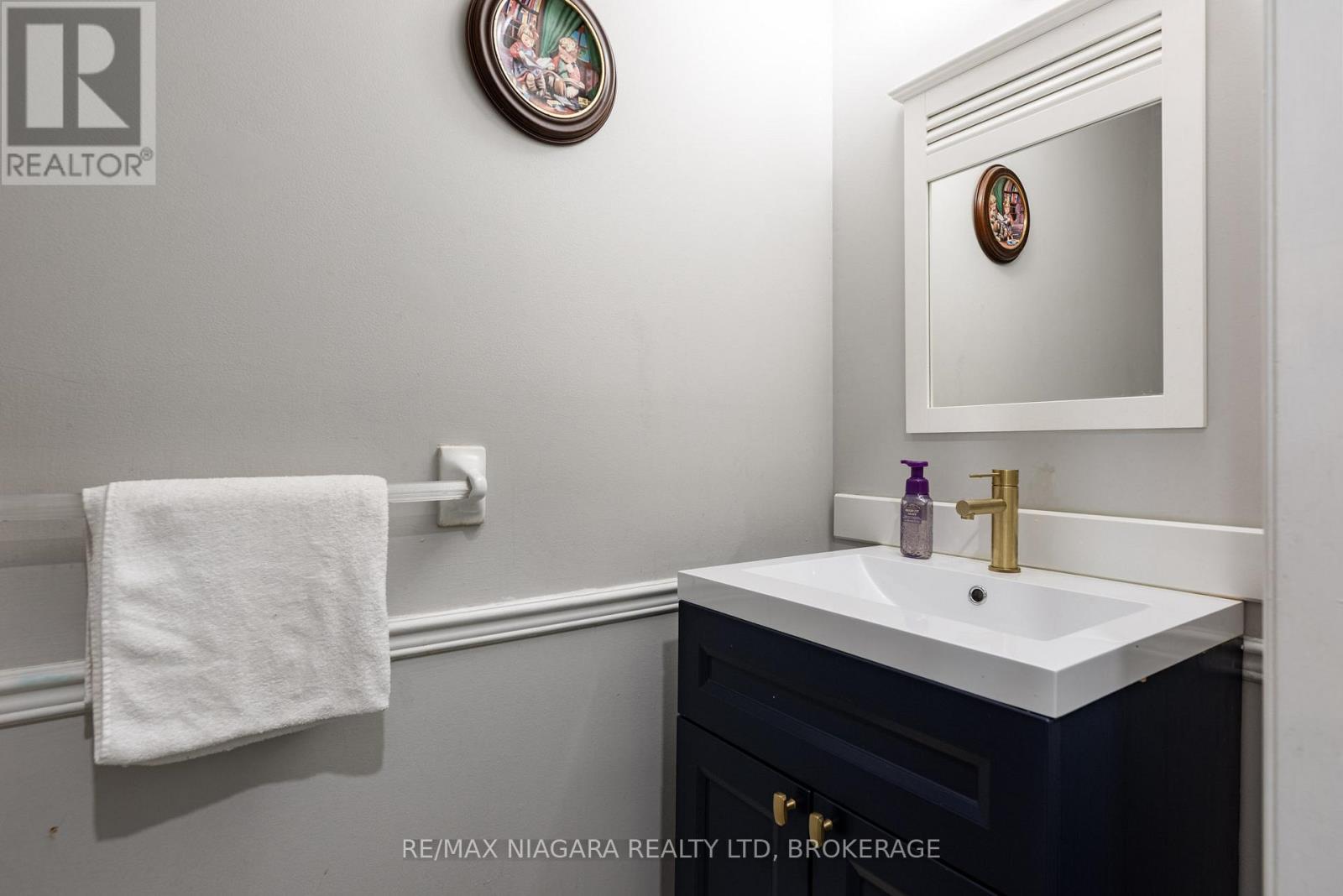 201 Windsor Street, Welland (Broadway), Ontario  L3C 7E3 - Photo 15 - X12495806