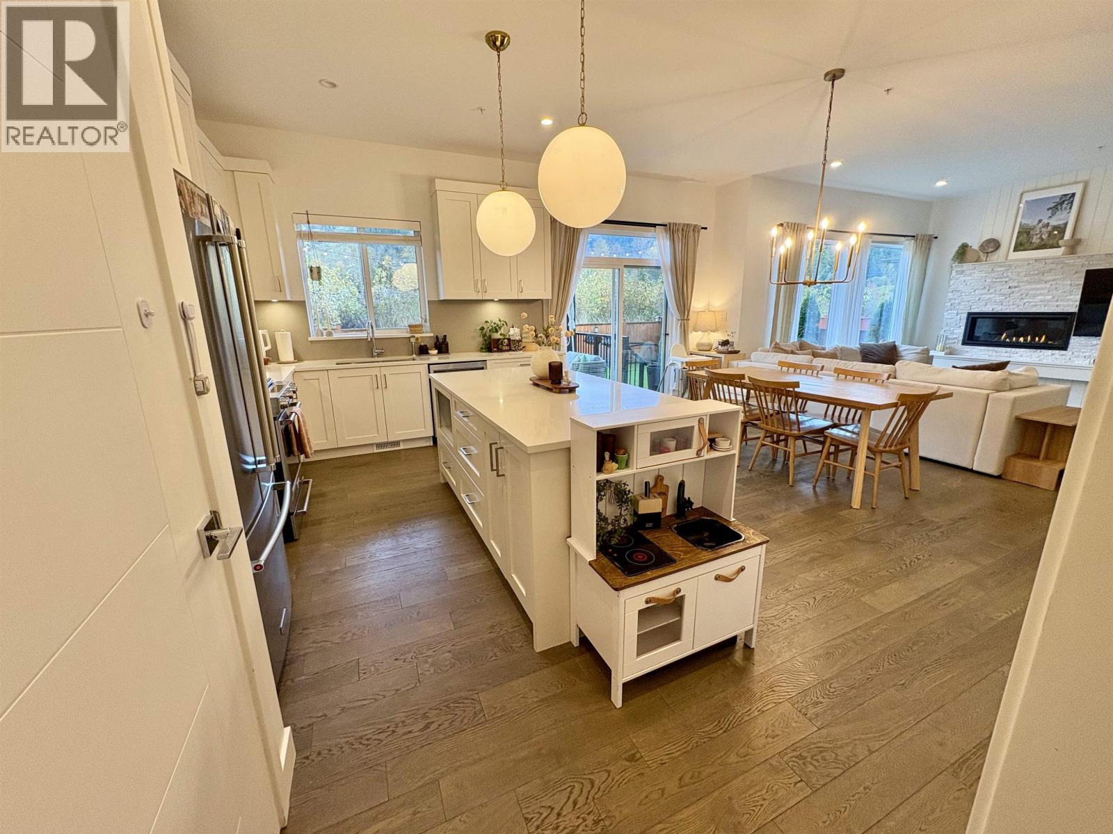 39212 Cardinal Drive, Squamish, British Columbia  V8B 0H3 - Photo 6 - R3055100