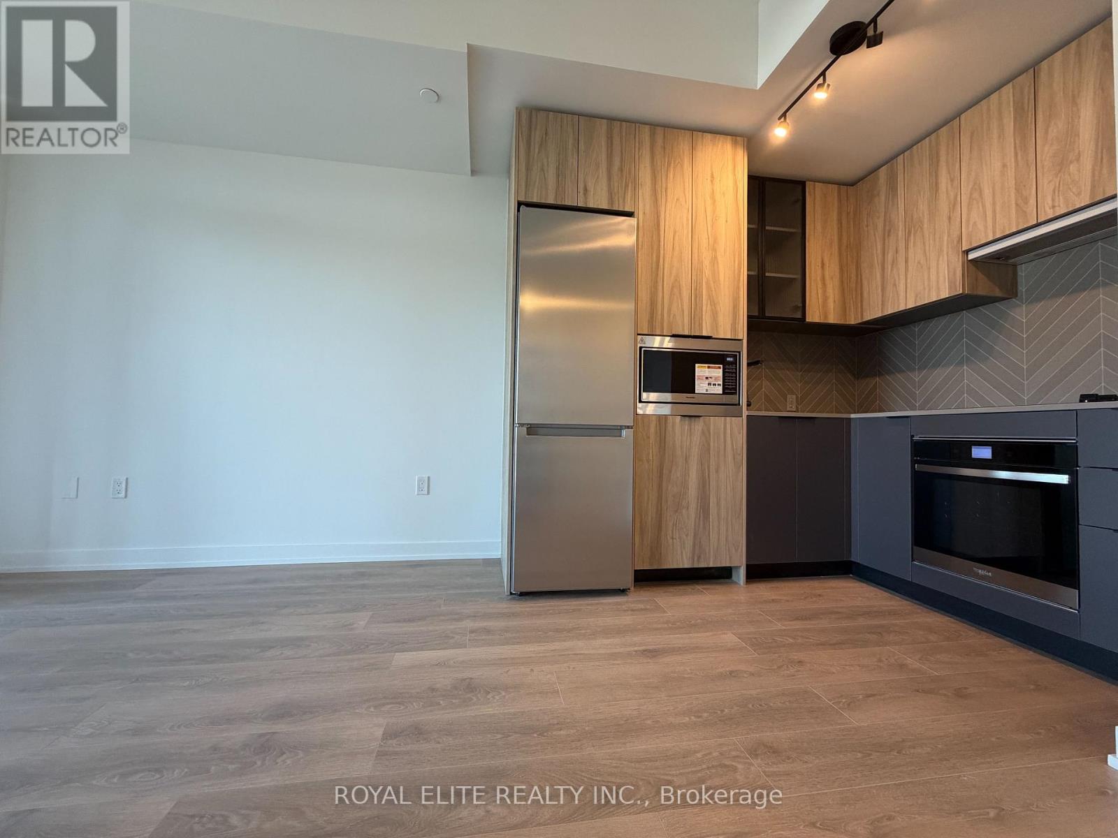513 - 1037 The Queensway, Toronto, Ontario  M8Z 0H5 - Photo 2 - W12501014