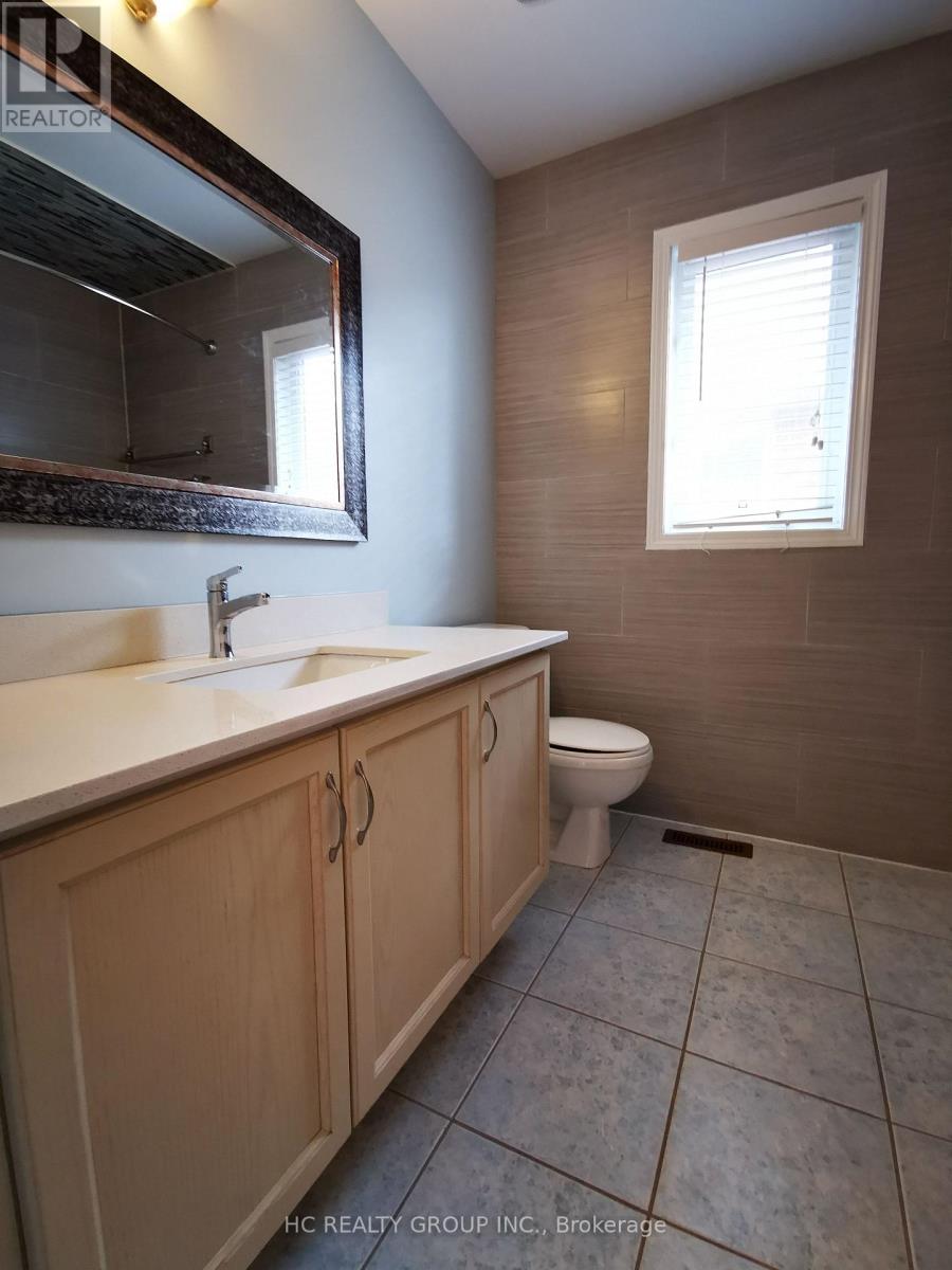 16 Vecchia Street, Markham, Ontario  L6E 1P4 - Photo 11 - N12501044