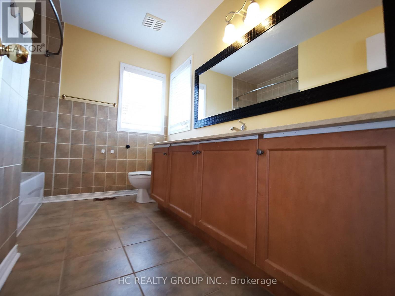 16 Vecchia Street, Markham, Ontario  L6E 1P4 - Photo 14 - N12501044