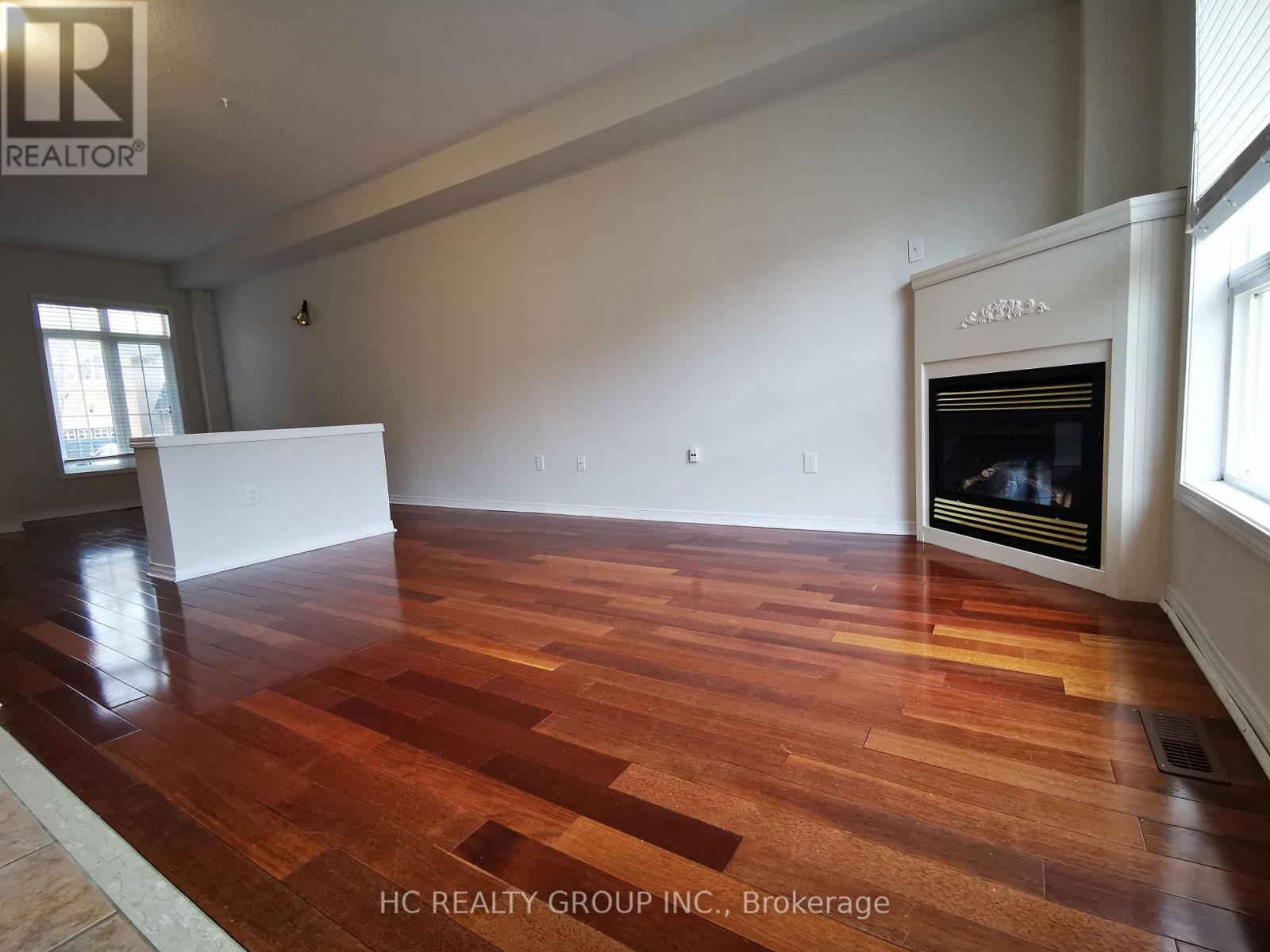 16 Vecchia Street, Markham, Ontario  L6E 1P4 - Photo 4 - N12501044