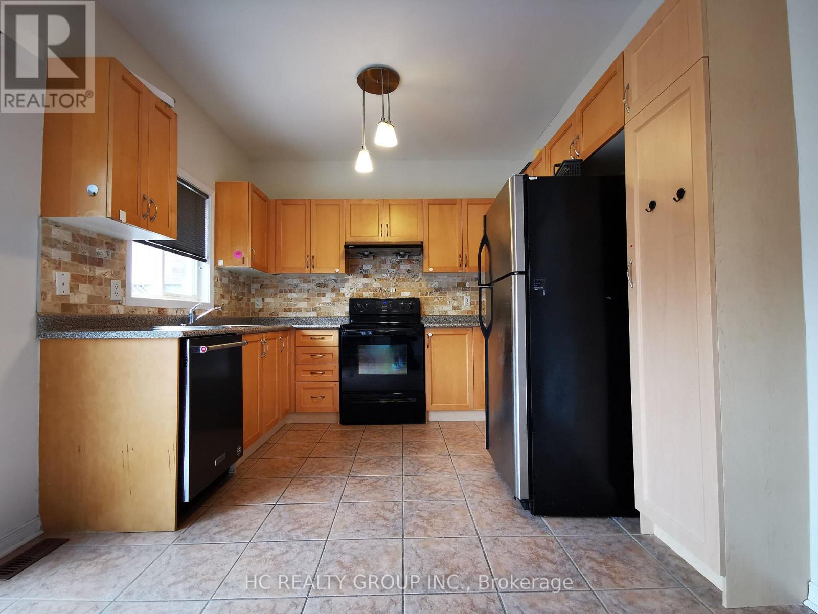 16 Vecchia Street, Markham, Ontario  L6E 1P4 - Photo 5 - N12501044