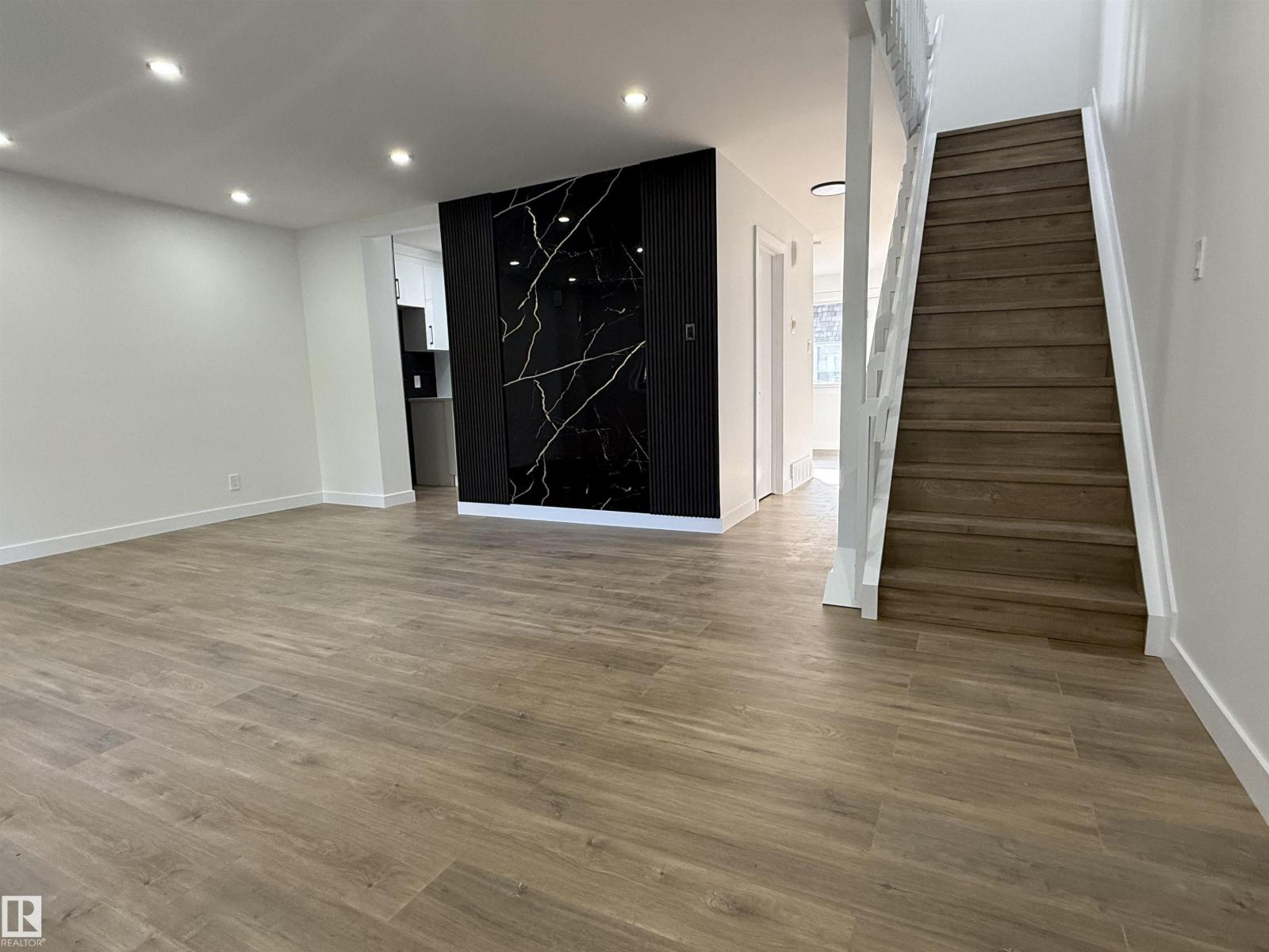 713 Village On The Green Nw, Edmonton, Alberta  T5A 1H2 - Photo 3 - E4464292