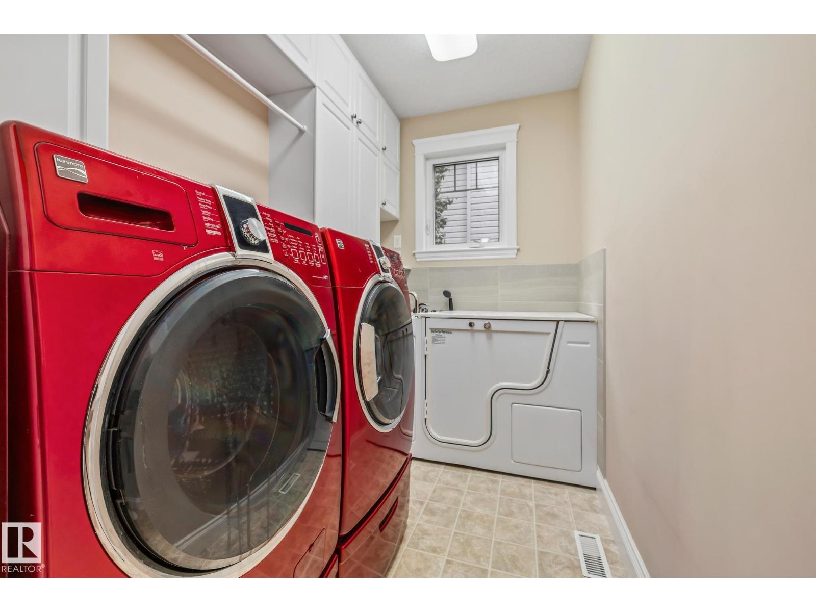 Property at 9319 93 ST NW image 3