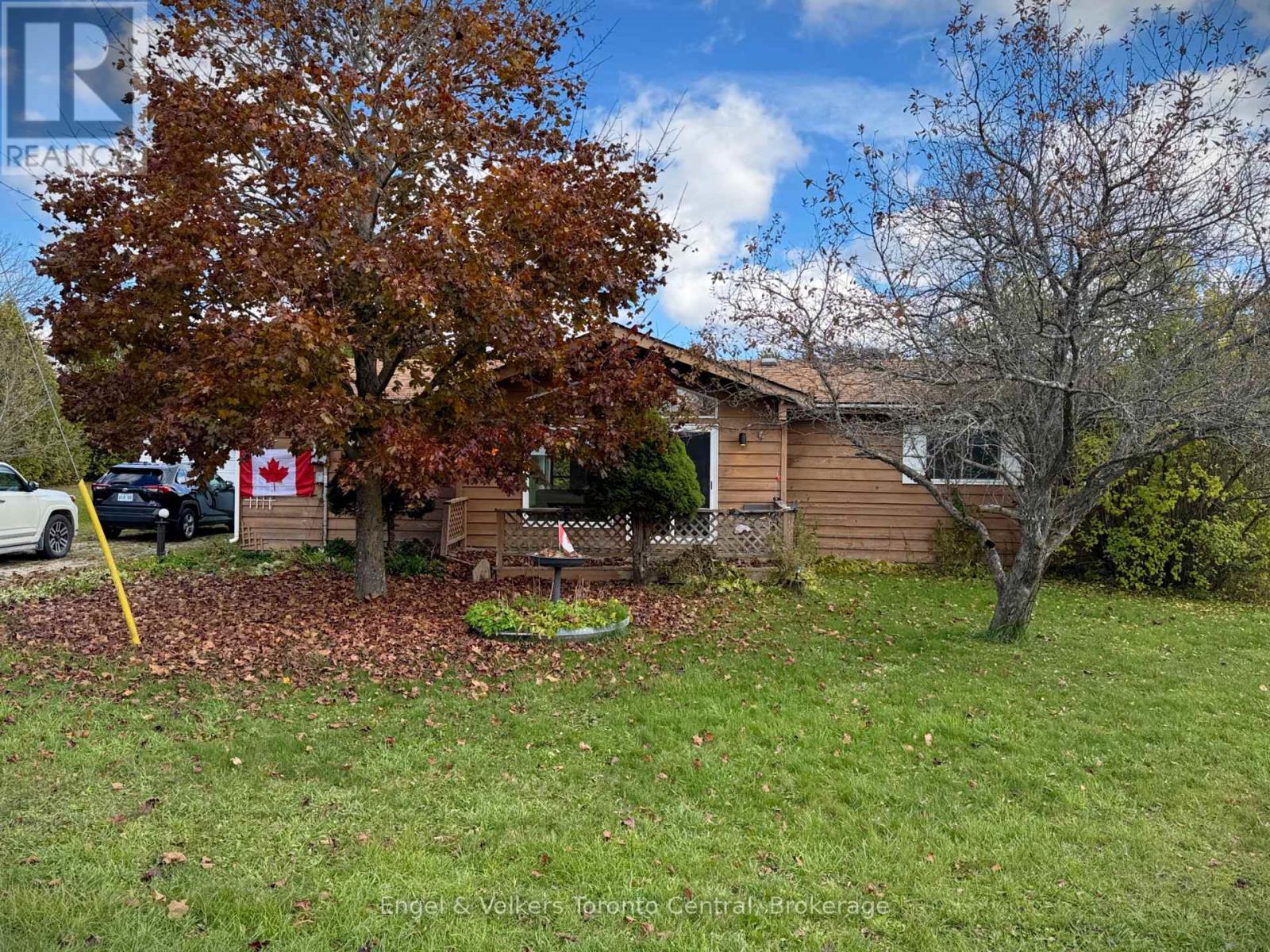 209 Evans Street, Grey Highlands, Ontario  N0C 1E0 - Photo 2 - X12501076