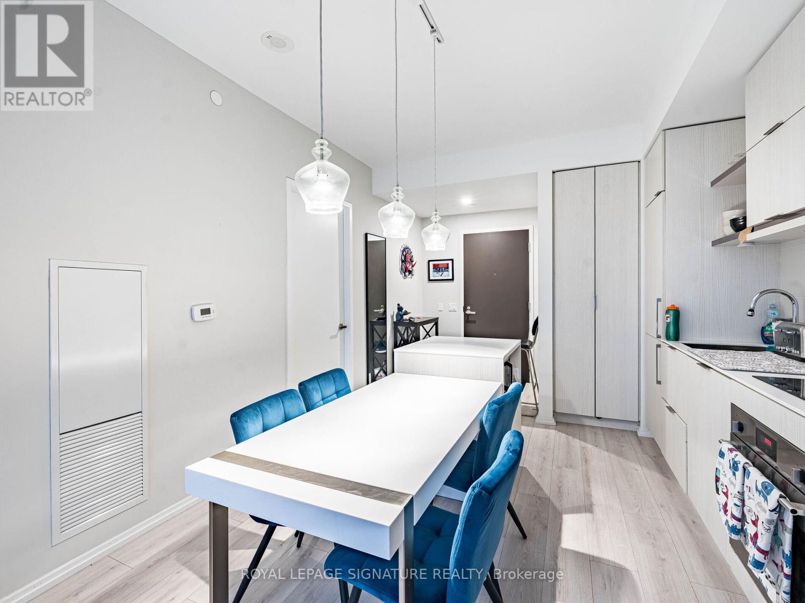 2107 - 197 Yonge Street, Toronto, Ontario  M5B 0C1 - Photo 10 - C12501062