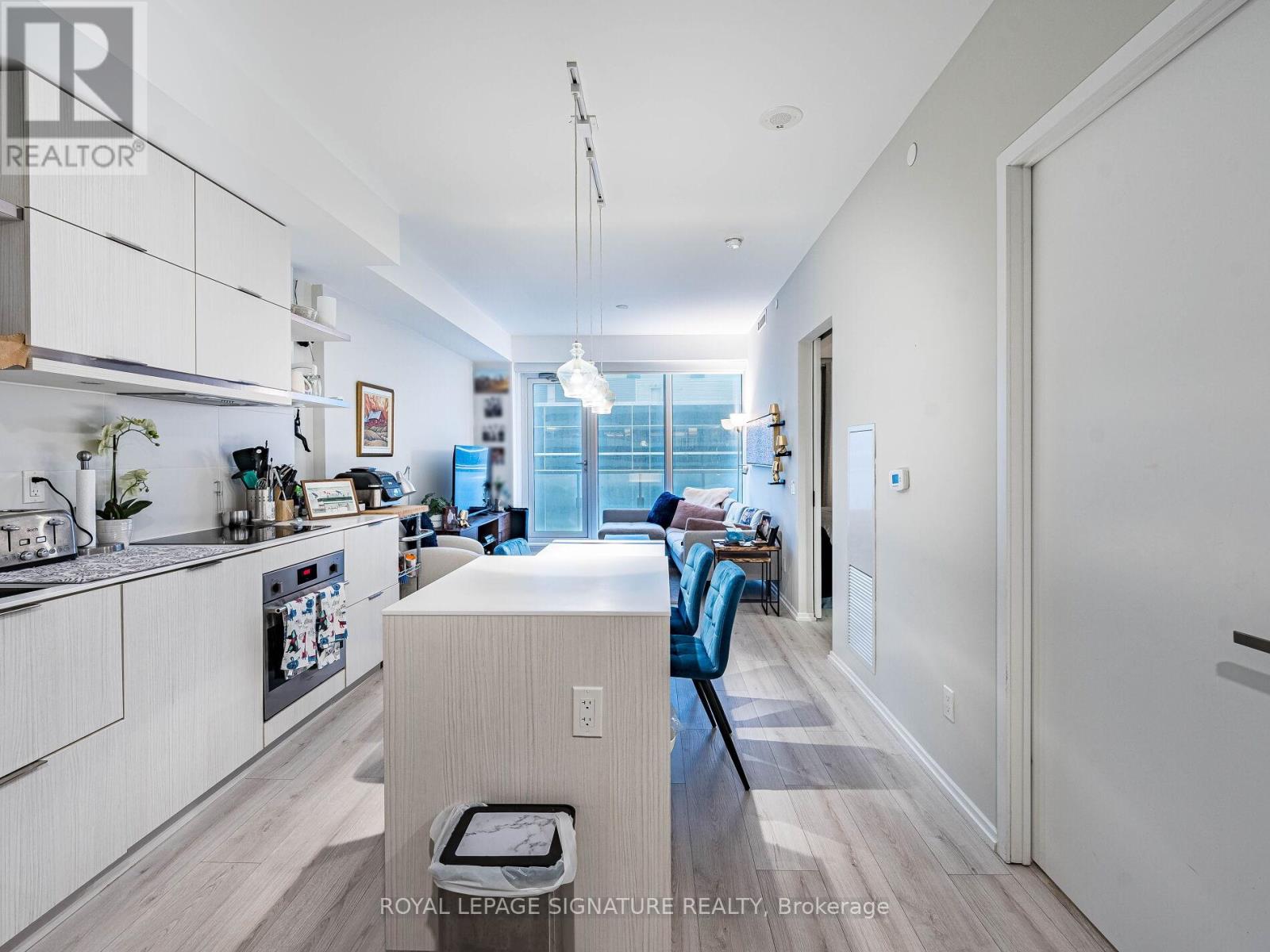 2107 - 197 Yonge Street, Toronto, Ontario  M5B 0C1 - Photo 7 - C12501062