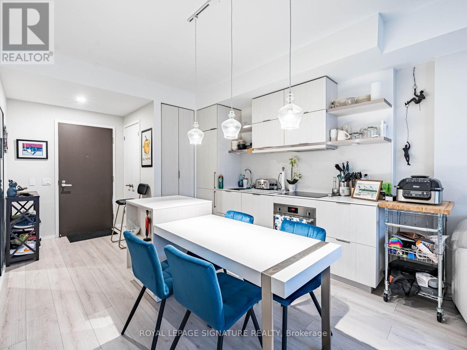 2107 - 197 Yonge Street, Toronto, Ontario  M5B 0C1 - Photo 9 - C12501062