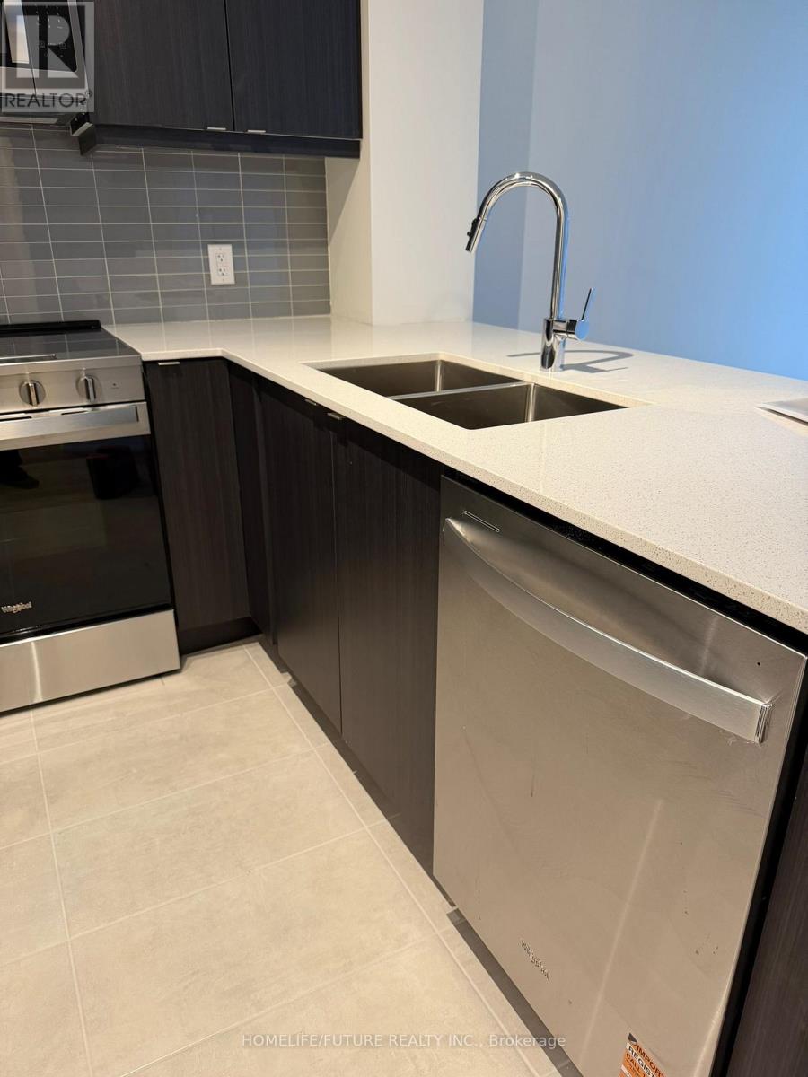 <div class="slider-price">$2,300 Monthly</div><p>2005 - 3260 Sheppard Avenue E, Toronto, Ontario</p>