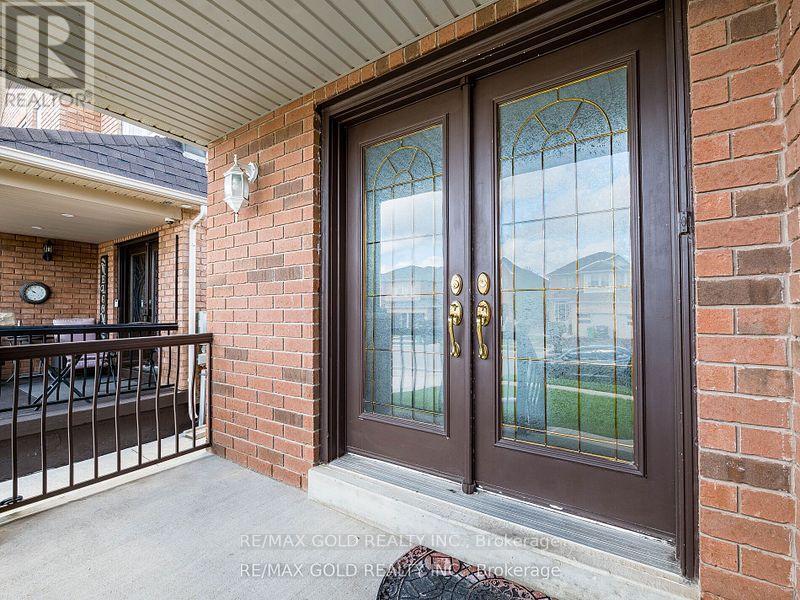 87 Buick Boulevard, Brampton, Ontario  L7A 3B7 - Photo 3 - W12501068