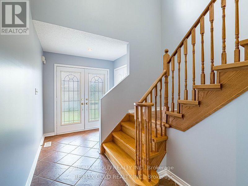 87 Buick Boulevard, Brampton, Ontario  L7A 3B7 - Photo 4 - W12501068