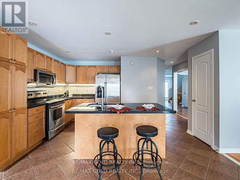 87 Buick Boulevard, Brampton, Ontario  L7A 3B7 - Photo 7 - W12501068