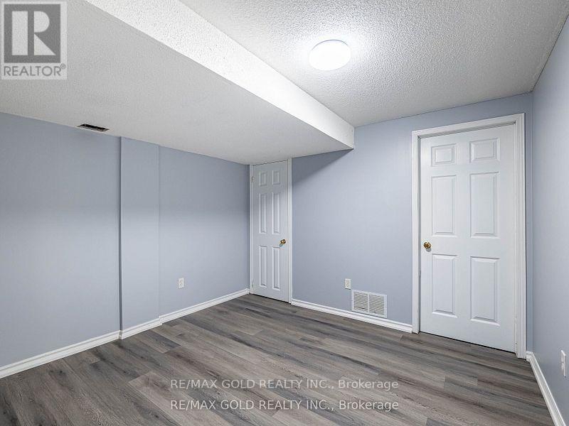 87 Buick Boulevard, Brampton, Ontario  L7A 3B7 - Photo 5 - W12501072