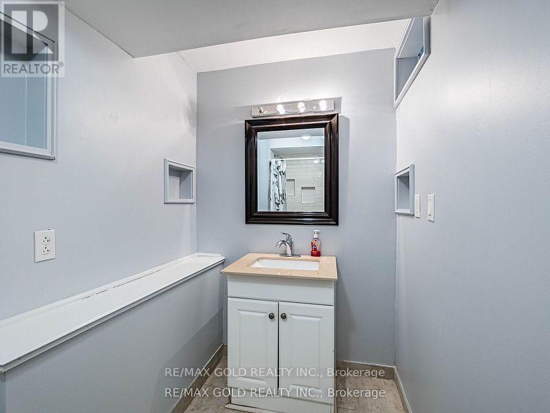 87 Buick Boulevard, Brampton, Ontario  L7A 3B7 - Photo 9 - W12501072