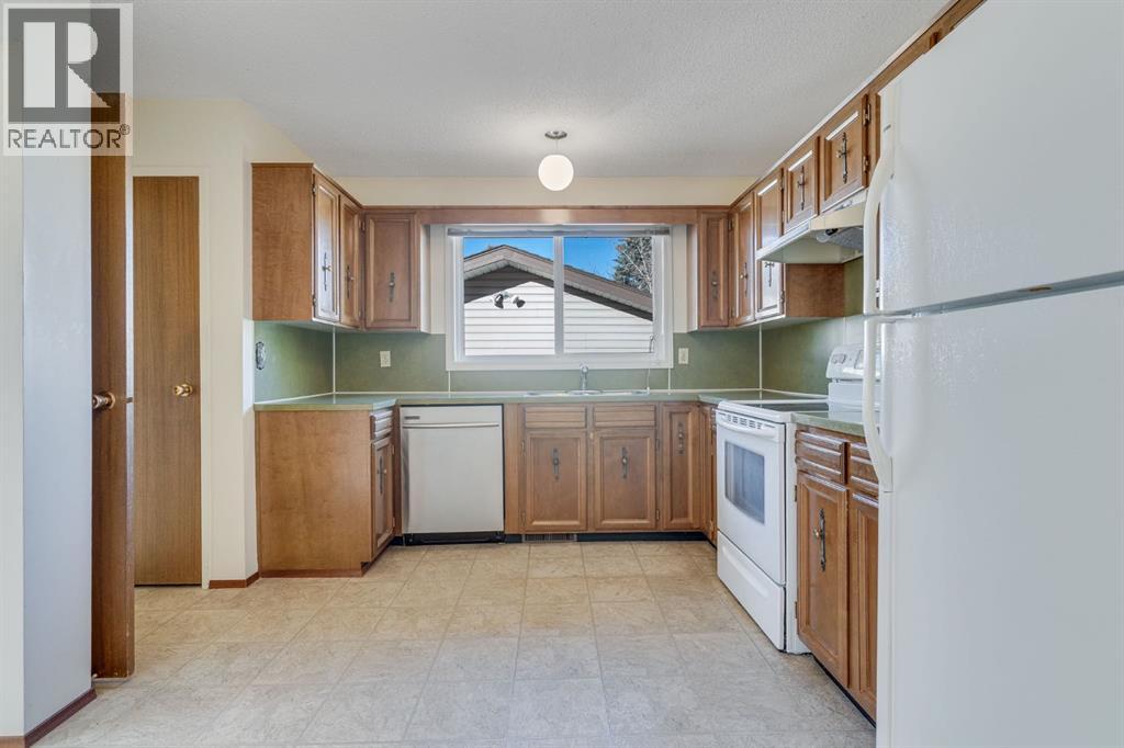 4620 31 Avenue Ne, Calgary, Alberta  T1Y 1G9 - Photo 11 - A2267056