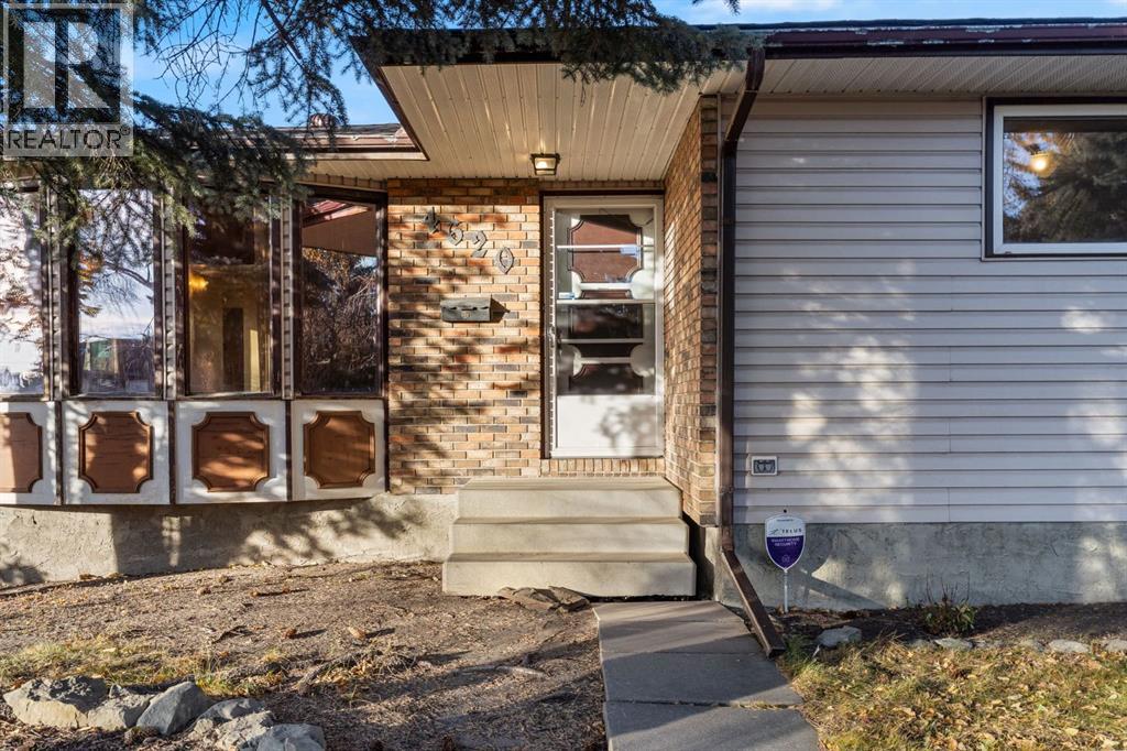 4620 31 Avenue Ne, Calgary, Alberta  T1Y 1G9 - Photo 2 - A2267056