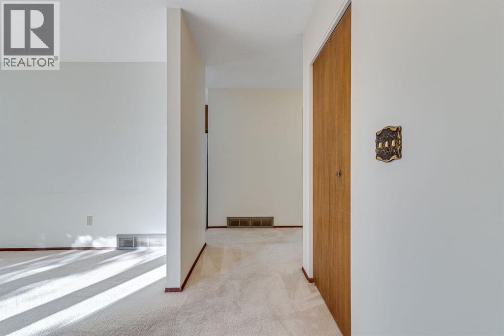 4620 31 Avenue Ne, Calgary, Alberta  T1Y 1G9 - Photo 4 - A2267056