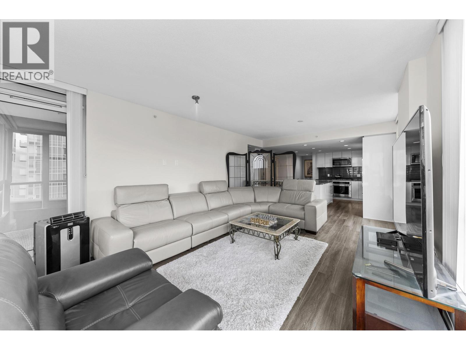 1001 3096 Windsor Gate, Coquitlam, British Columbia  V3B 0P4 - Photo 4 - R3054244