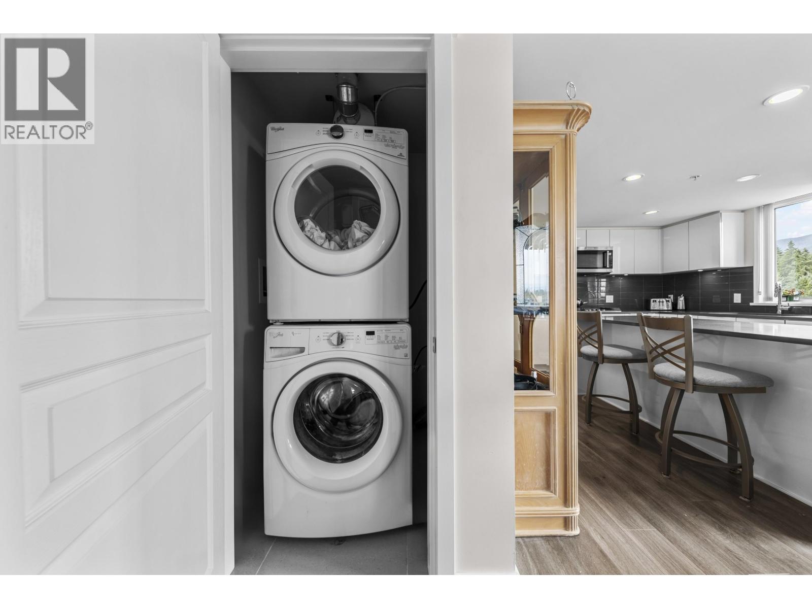 1001 3096 Windsor Gate, Coquitlam, British Columbia  V3B 0P4 - Photo 9 - R3054244