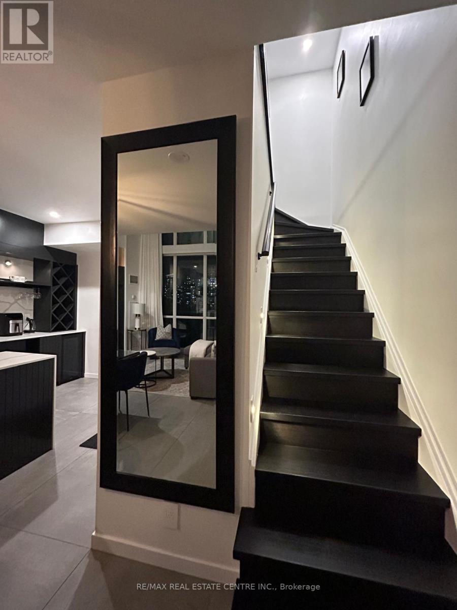 503 - 220 Burnhamthorpe Road W, Mississauga, Ontario  L5B 4N4 - Photo 5 - W12500786