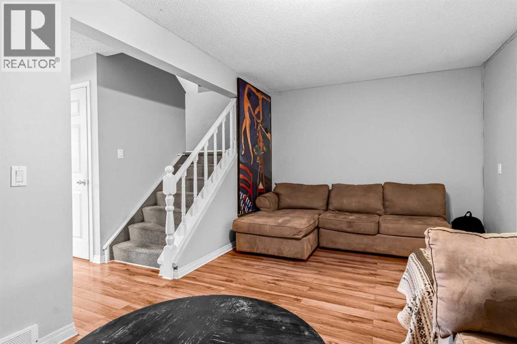 55 Penworth Close Se, Calgary, Alberta T2A 5N4 - Photo 6 - A2239575