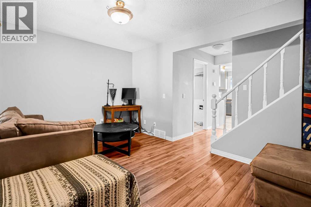 55 Penworth Close Se, Calgary, Alberta T2A 5N4 - Photo 3 - A2239575
