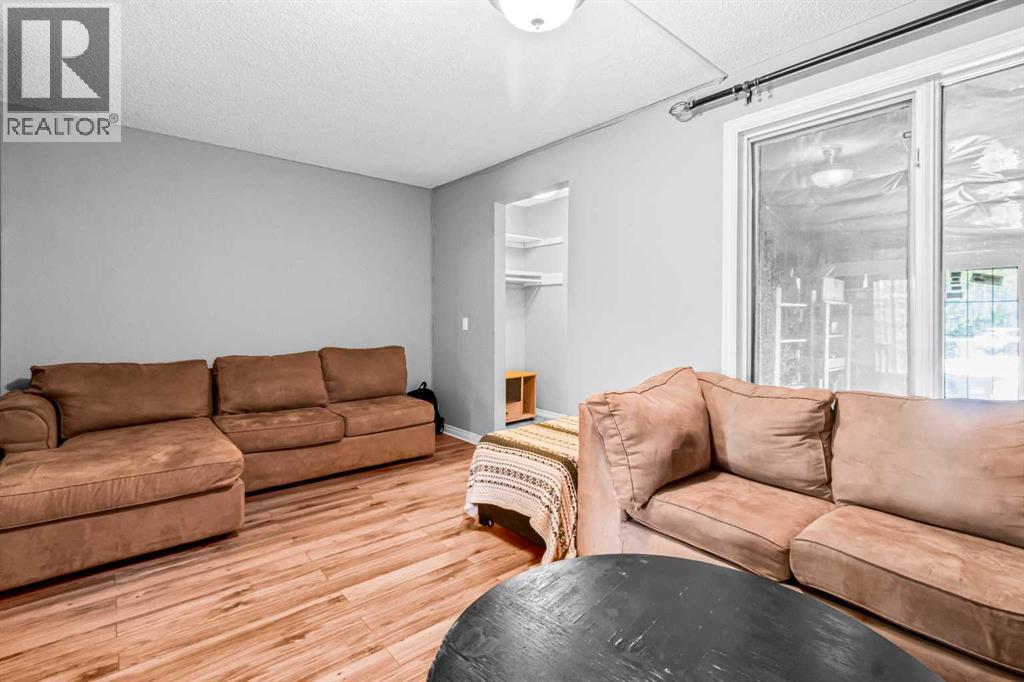 55 Penworth Close Se, Calgary, Alberta T2A 5N4 - Photo 5 - A2239575