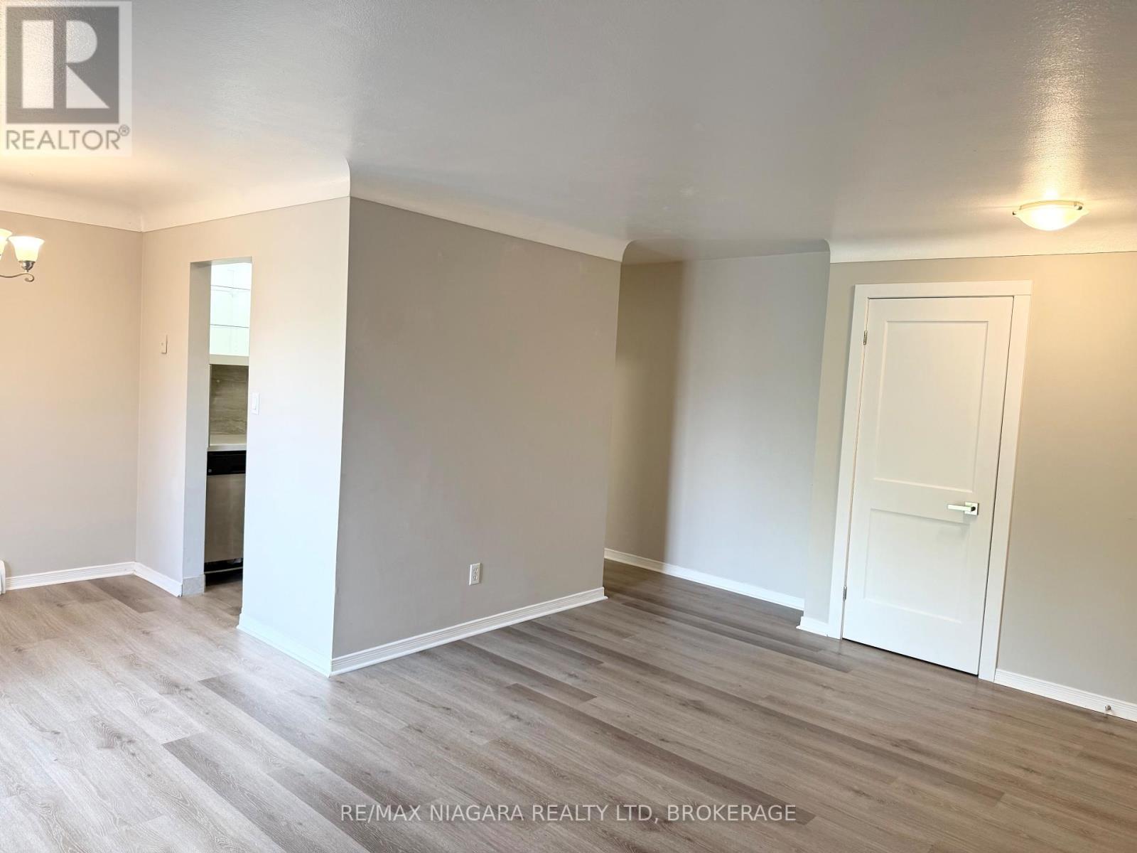 8 - 286 Vine Street, St. Catharines, Ontario  L2M 4T3 - Photo 10 - X12261205