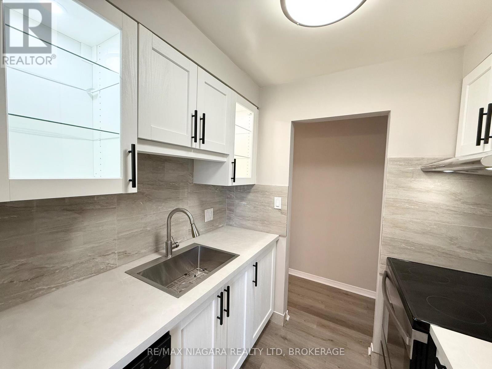 8 - 286 Vine Street, St. Catharines, Ontario  L2M 4T3 - Photo 11 - X12261205