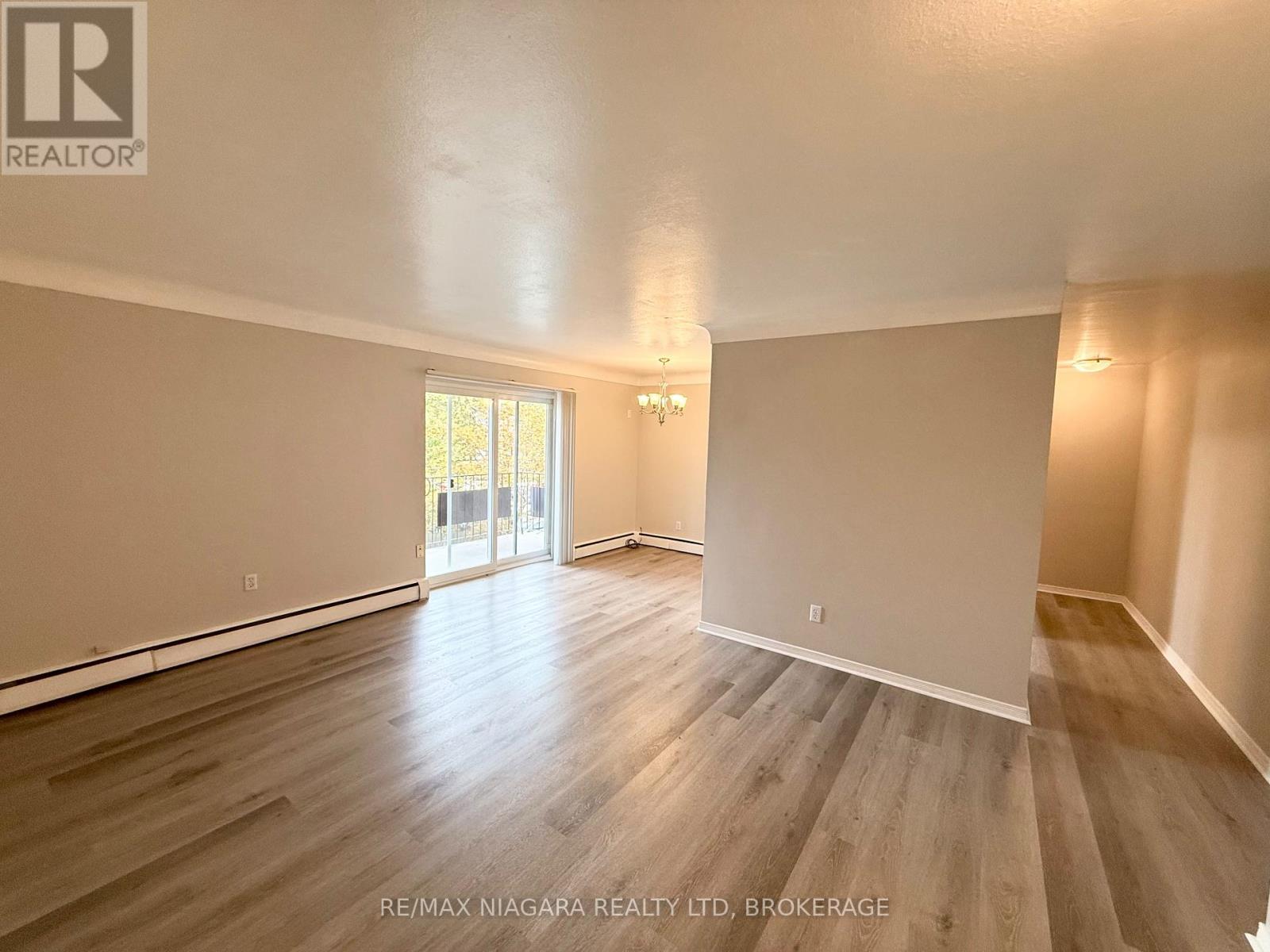 8 - 286 Vine Street, St. Catharines, Ontario  L2M 4T3 - Photo 7 - X12261205