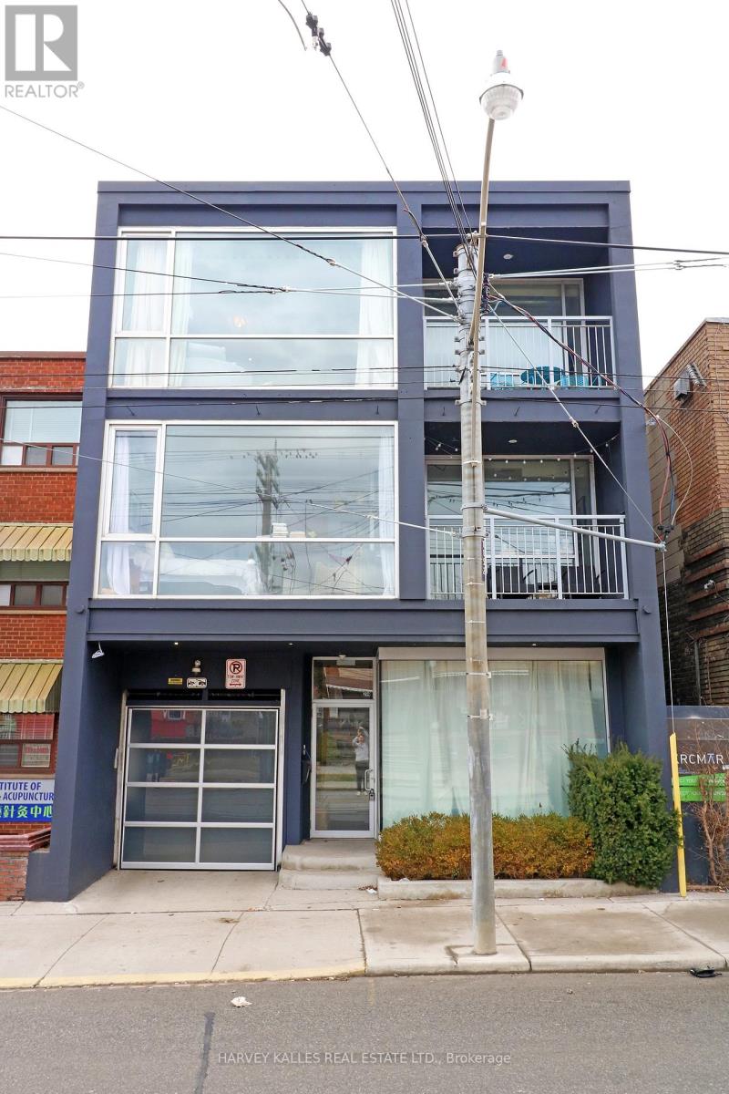 1B - 214 BATHURST STREET, Toronto, Ontario