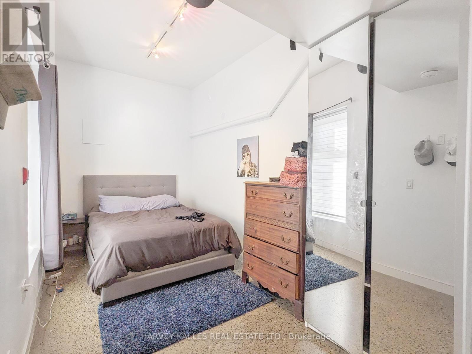 1b - 214 Bathurst Street, Toronto, Ontario  M5T 2R9 - Photo 2 - C12501104