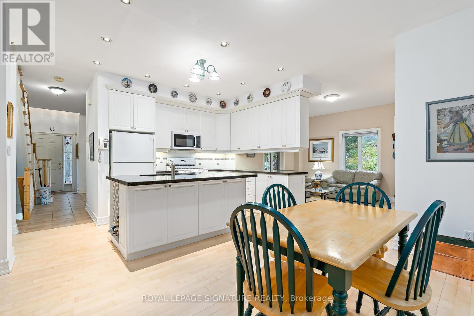 110 Bowmore Road, Toronto, Ontario  M4L 3J2 - Photo 11 - E12501112