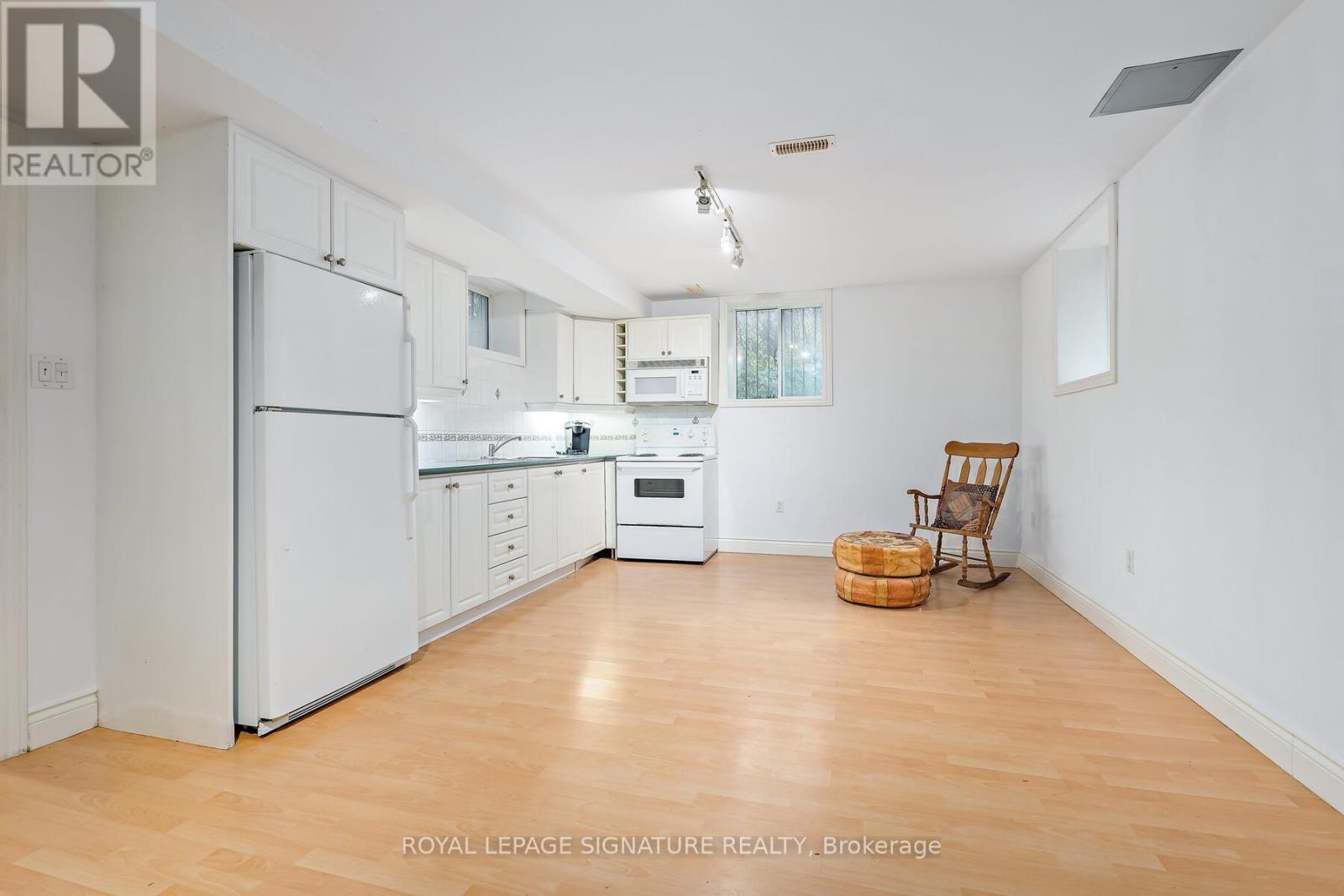 110 Bowmore Road, Toronto, Ontario  M4L 3J2 - Photo 33 - E12501112