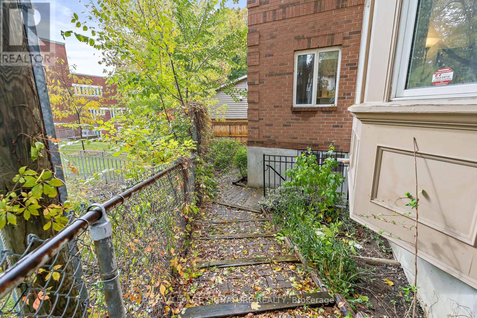 110 Bowmore Road, Toronto, Ontario  M4L 3J2 - Photo 40 - E12501112