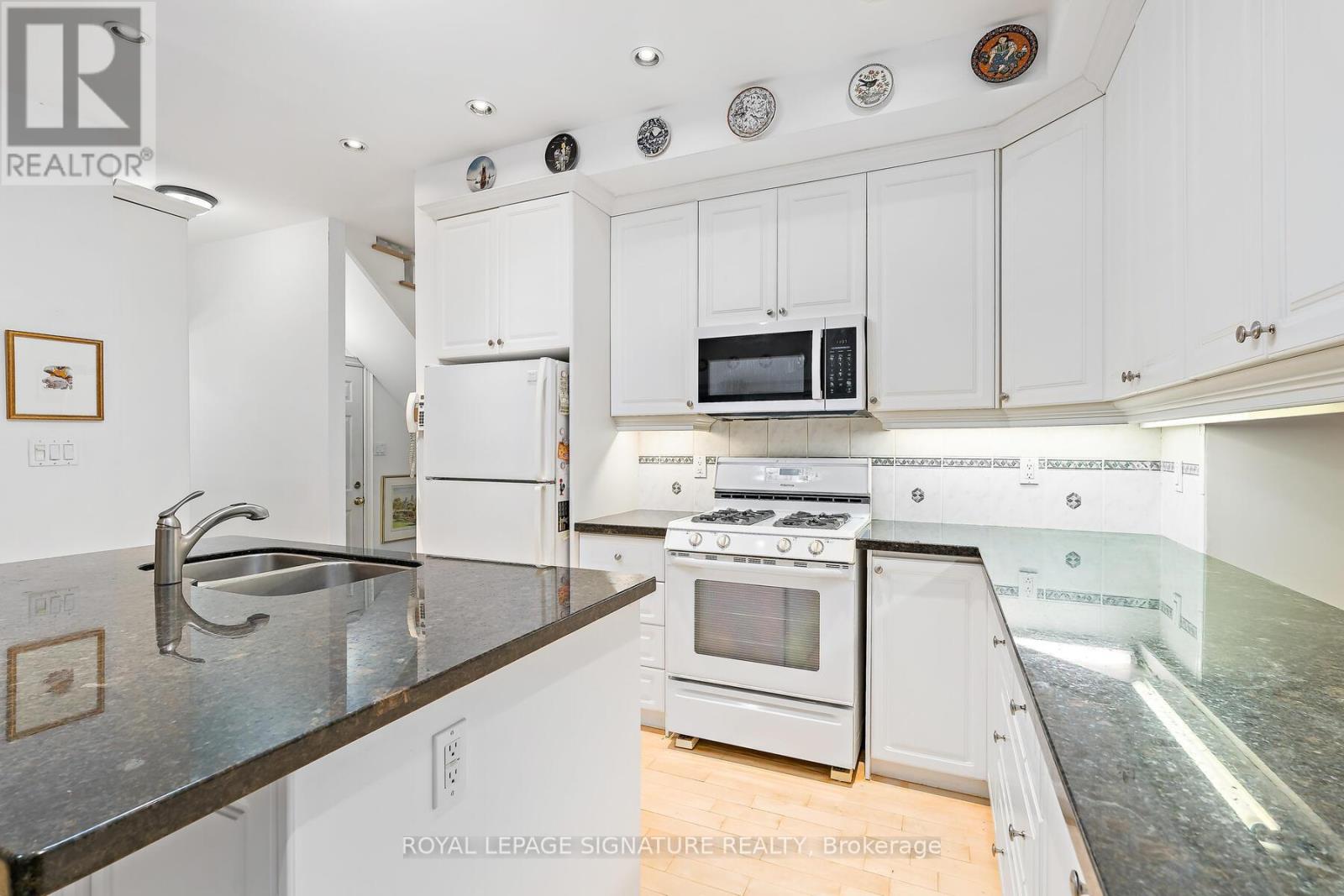 110 Bowmore Road, Toronto, Ontario  M4L 3J2 - Photo 8 - E12501112