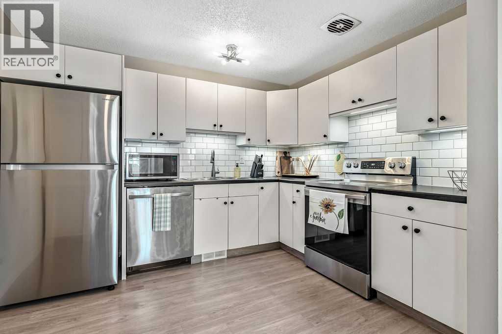 106 Woodfield Close Sw, Calgary, Alberta  T2W 3V4 - Photo 14 - A2268013