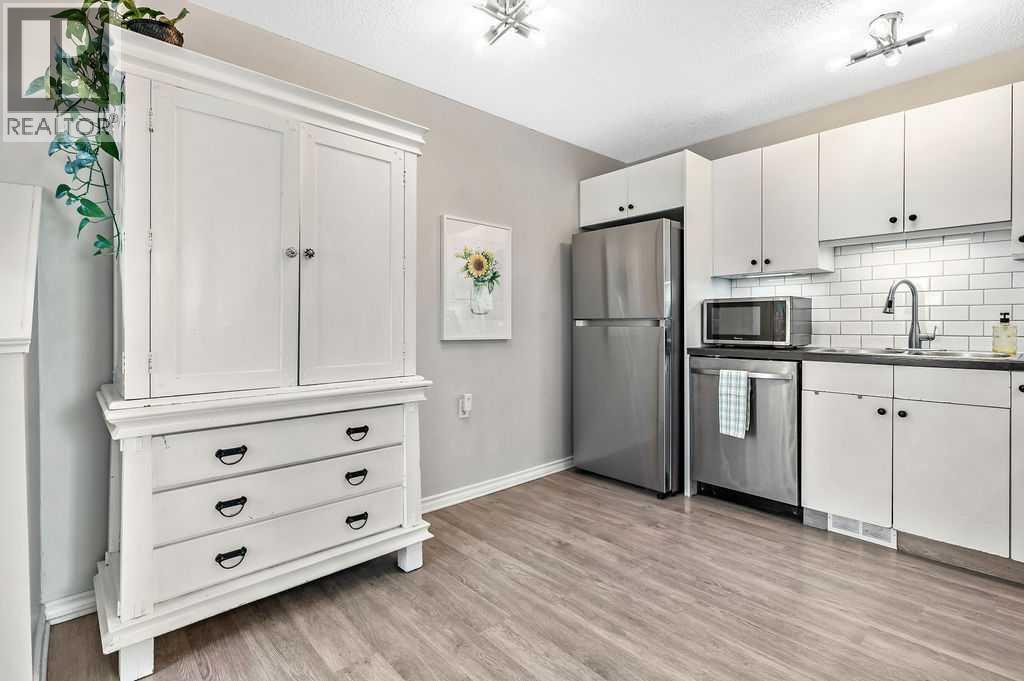 106 Woodfield Close Sw, Calgary, Alberta  T2W 3V4 - Photo 11 - A2268013