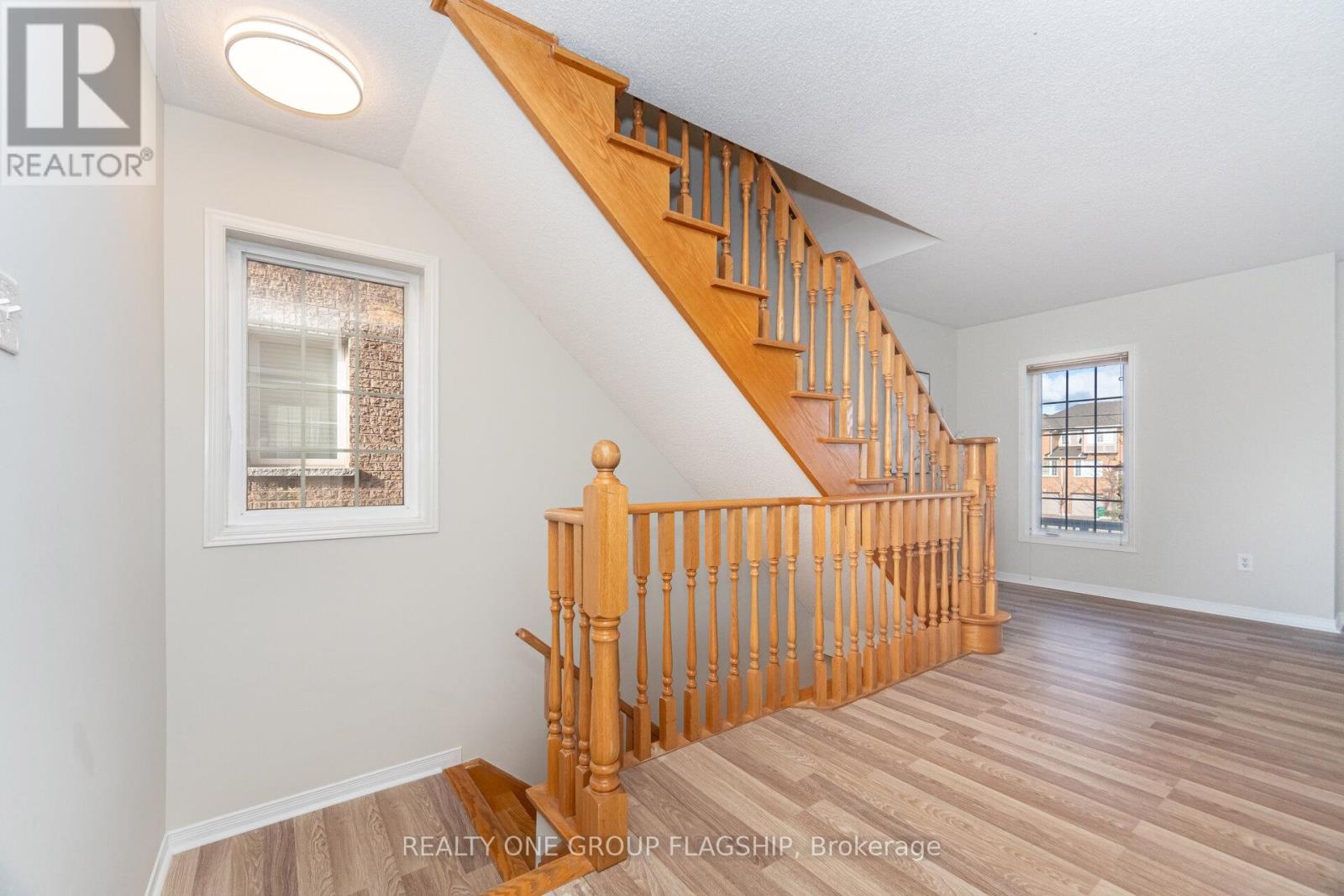 1082 Felicity Crescent, Mississauga, Ontario  L5V 0B2 - Photo 10 - W12501122