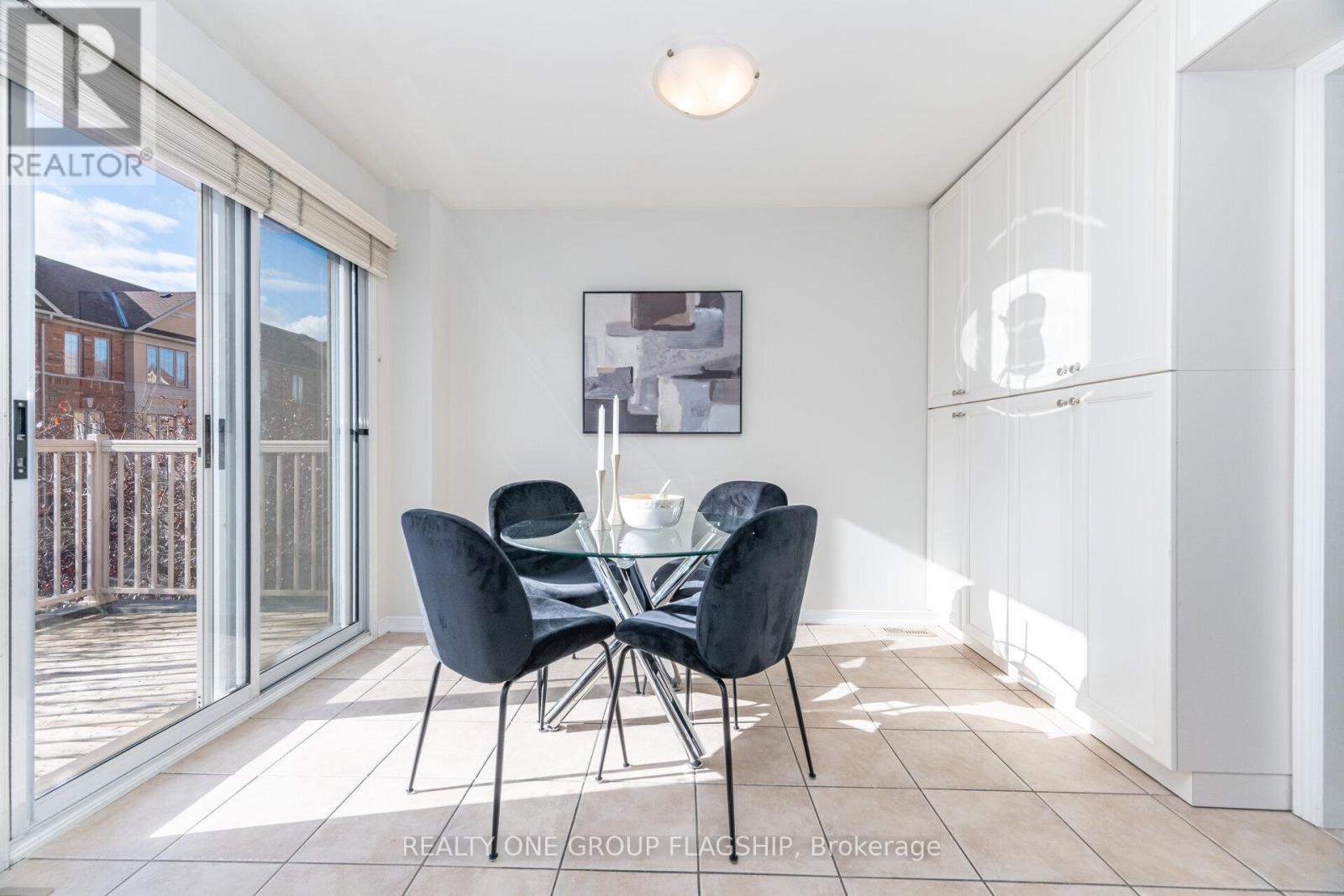 1082 Felicity Crescent, Mississauga, Ontario  L5V 0B2 - Photo 18 - W12501122