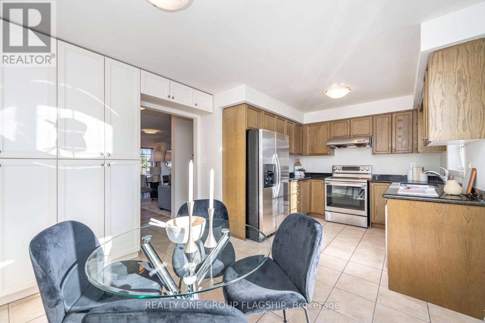 1082 Felicity Crescent, Mississauga, Ontario  L5V 0B2 - Photo 19 - W12501122