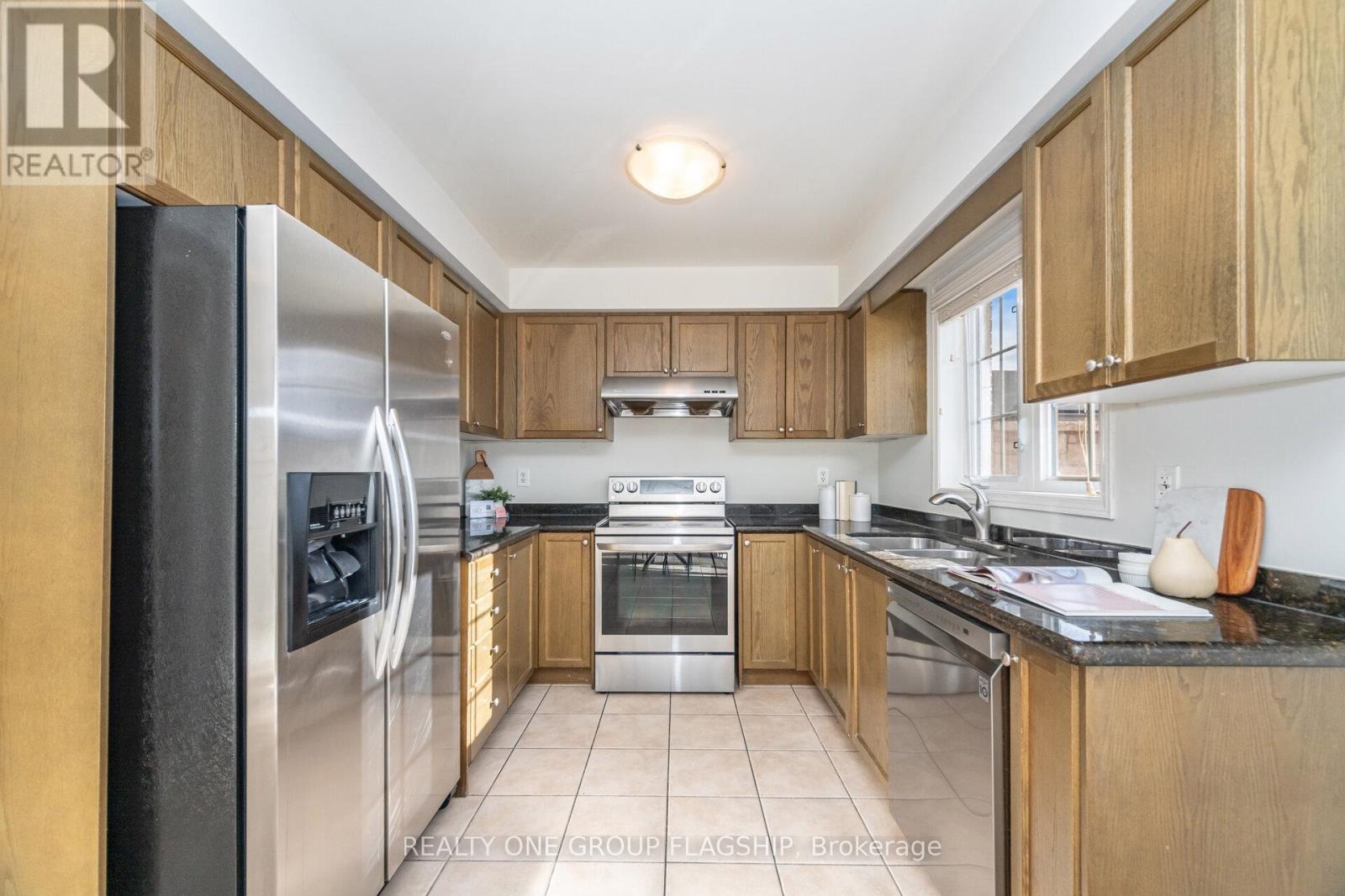 1082 Felicity Crescent, Mississauga, Ontario  L5V 0B2 - Photo 20 - W12501122