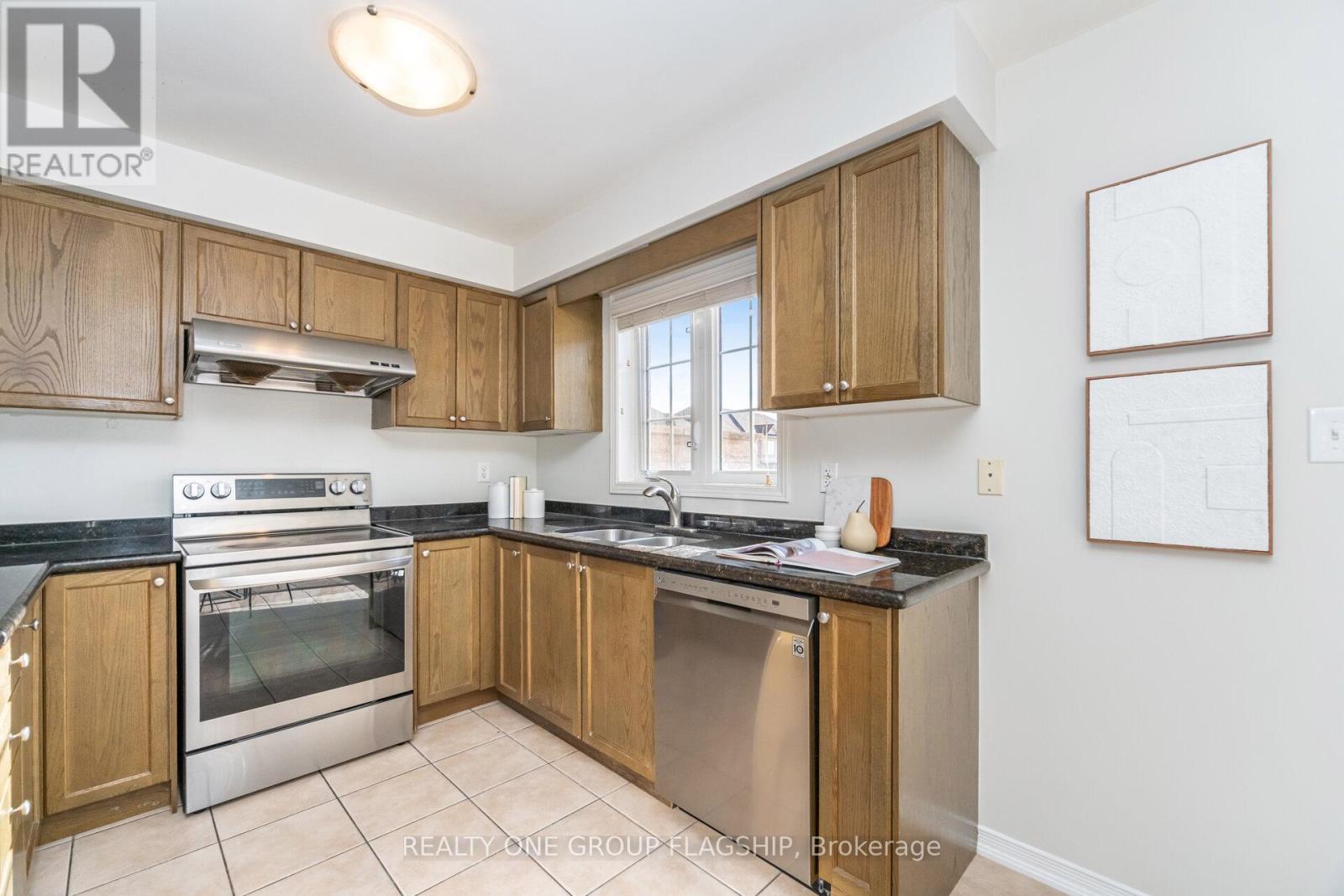 1082 Felicity Crescent, Mississauga, Ontario  L5V 0B2 - Photo 21 - W12501122