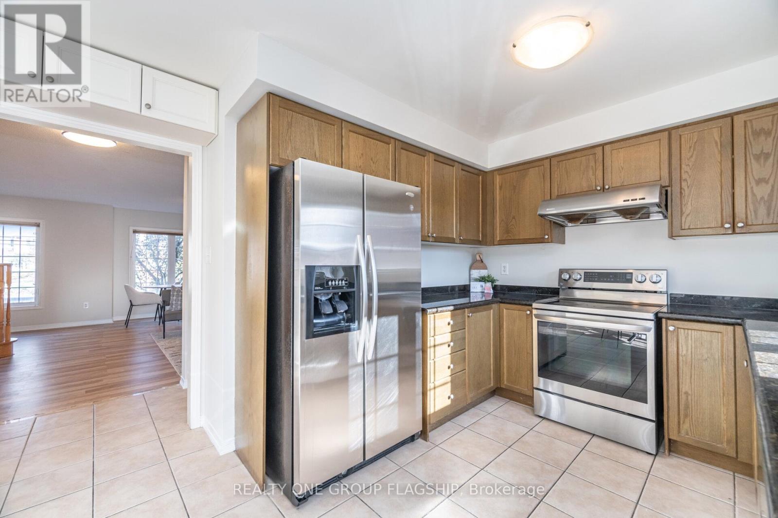 1082 Felicity Crescent, Mississauga, Ontario  L5V 0B2 - Photo 22 - W12501122