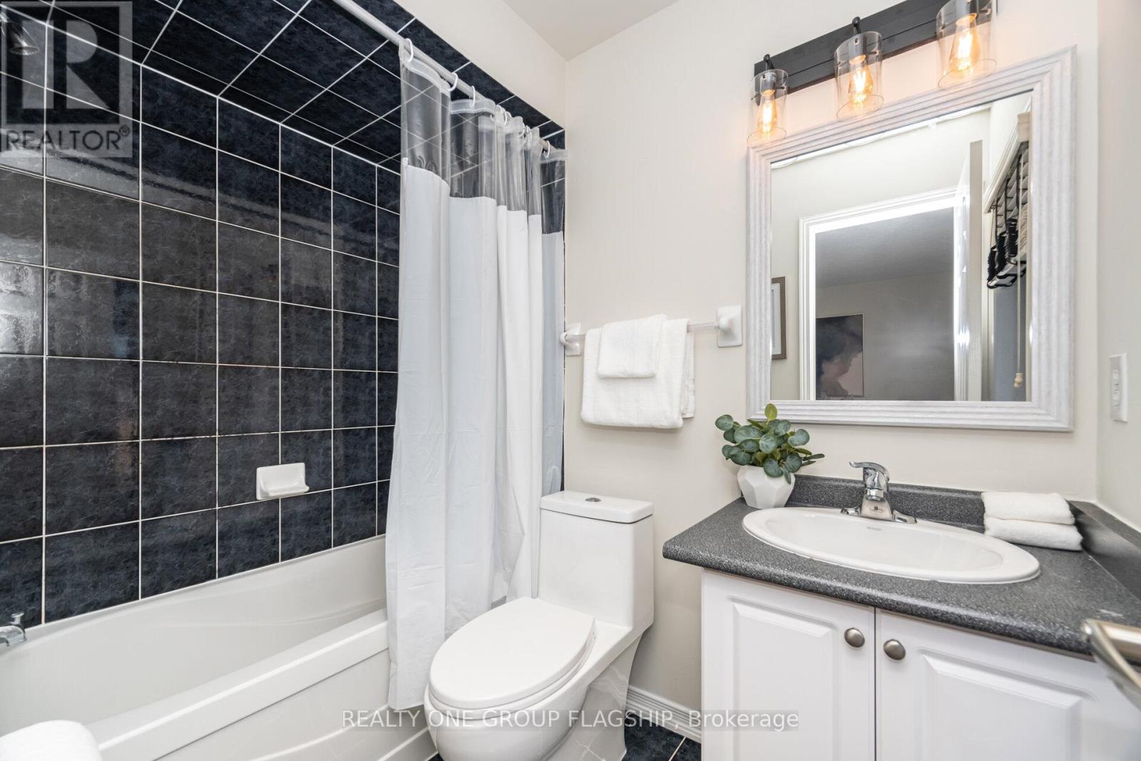 1082 Felicity Crescent, Mississauga, Ontario  L5V 0B2 - Photo 34 - W12501122