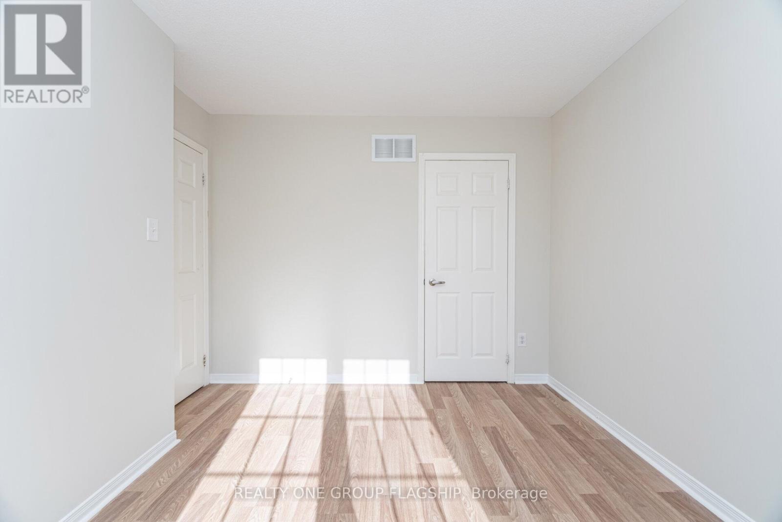 1082 Felicity Crescent, Mississauga, Ontario  L5V 0B2 - Photo 37 - W12501122