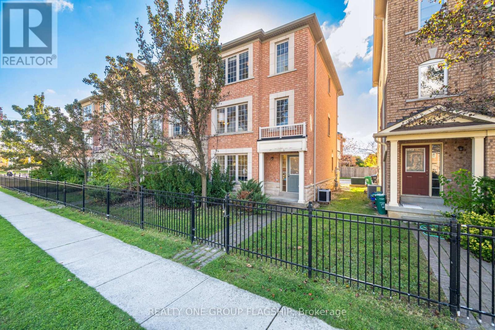 1082 Felicity Crescent, Mississauga, Ontario  L5V 0B2 - Photo 44 - W12501122